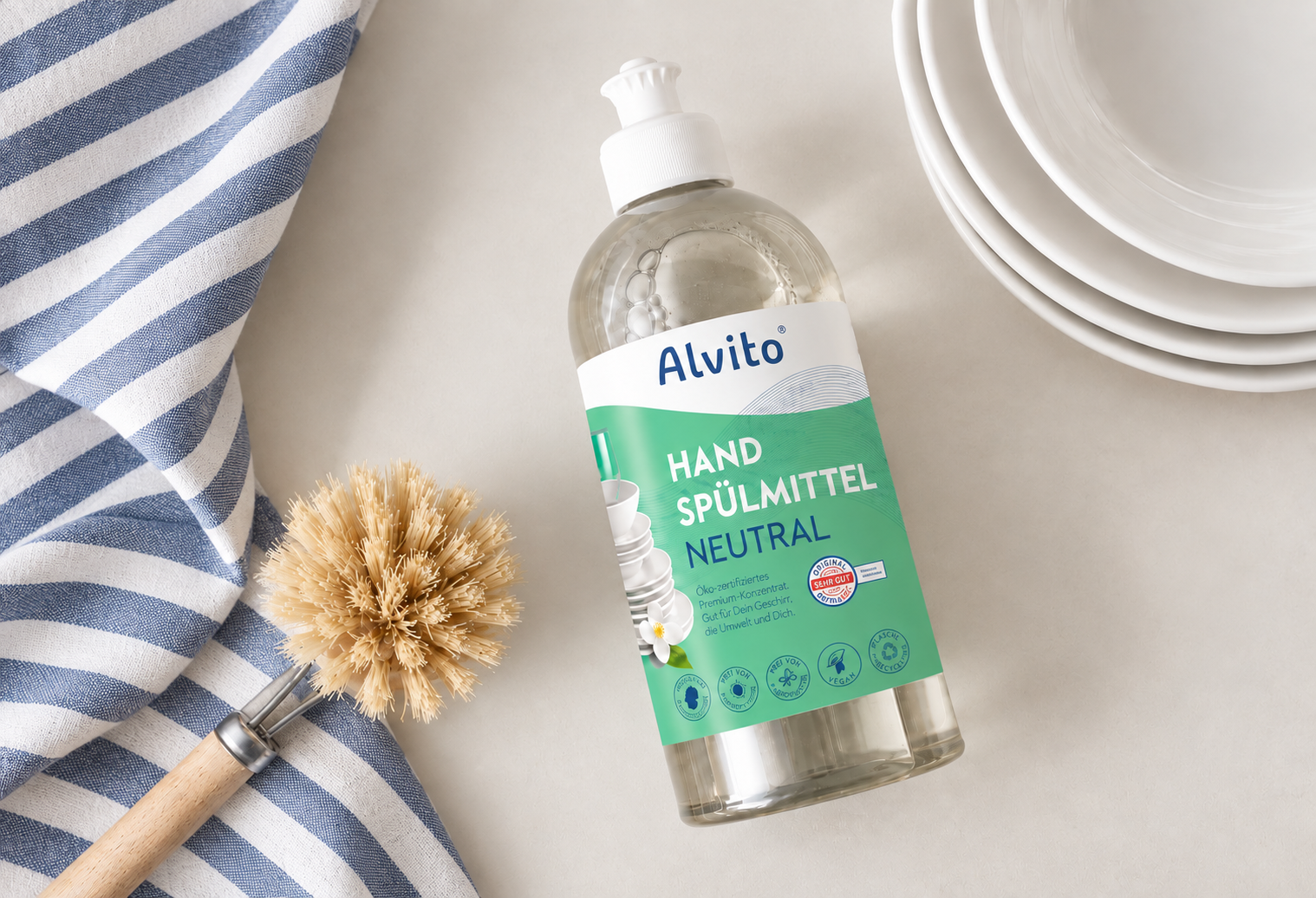 Alvito Handspülmittel Neutral mit Geschirr und Spülutensilien